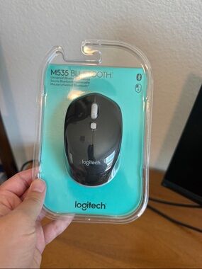 Logitech m535 Bluetooth Wireless Mouse - Black with scroll